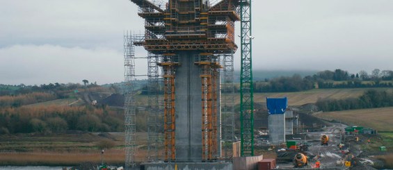 Escadas de acesso para a construção de torres