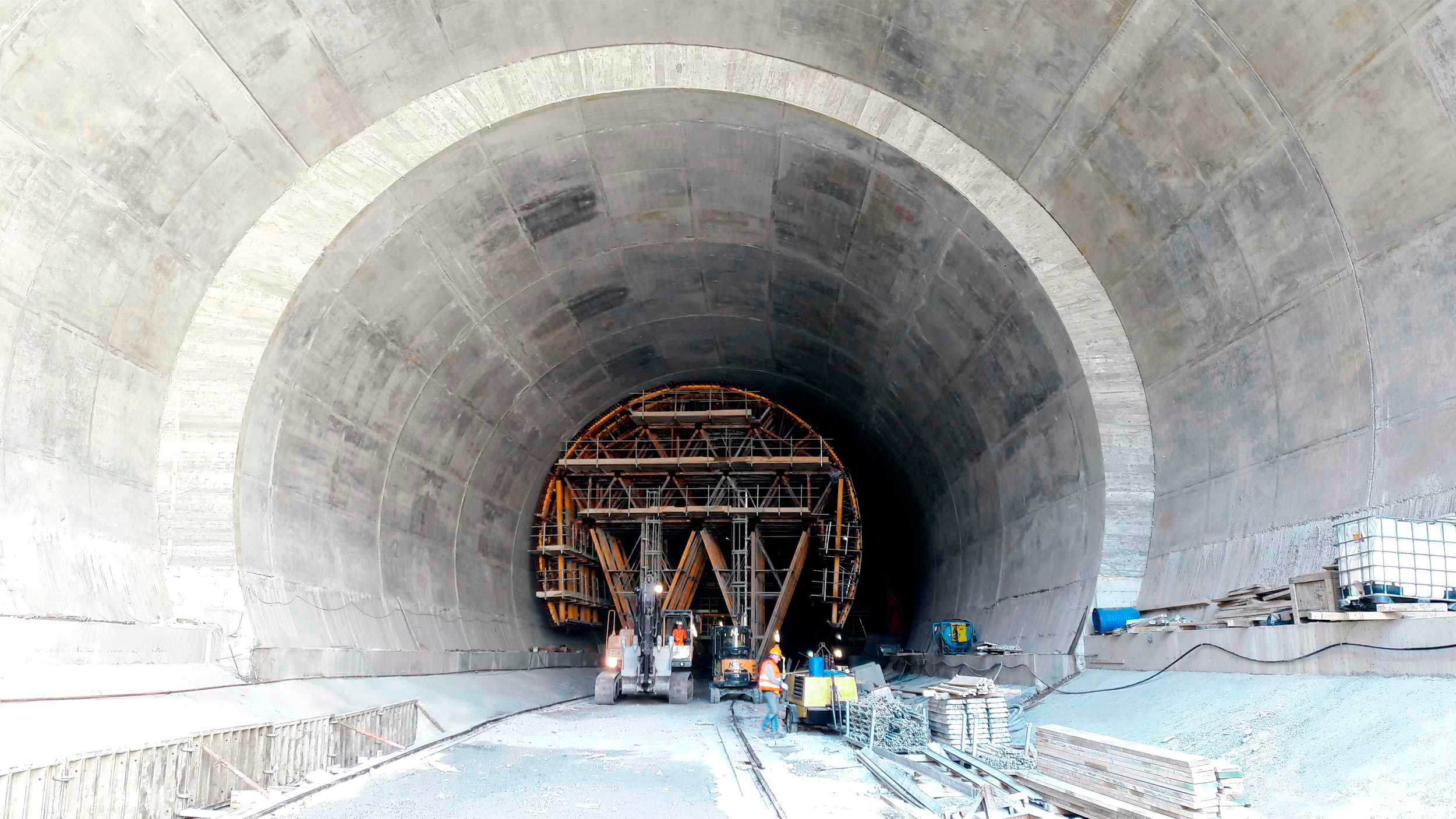 Fôrmas para a construção de túneis, canais, galerias, etc.