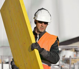 Composto por três capas de abeto aderidas