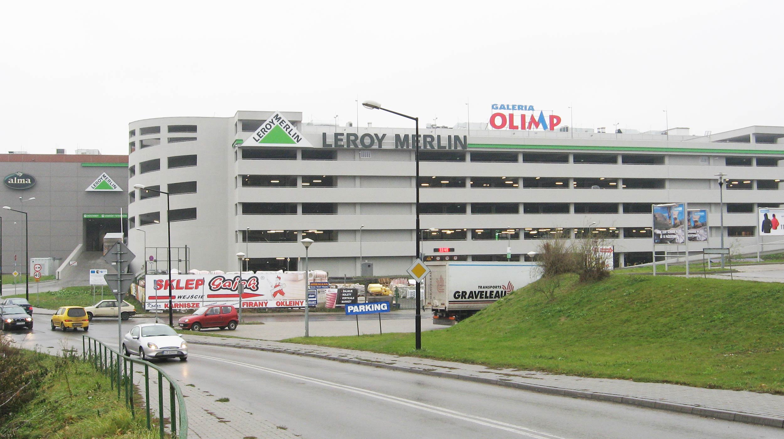 O maior centro comercial da província de Lublin, com uma área total de 126.000 m².