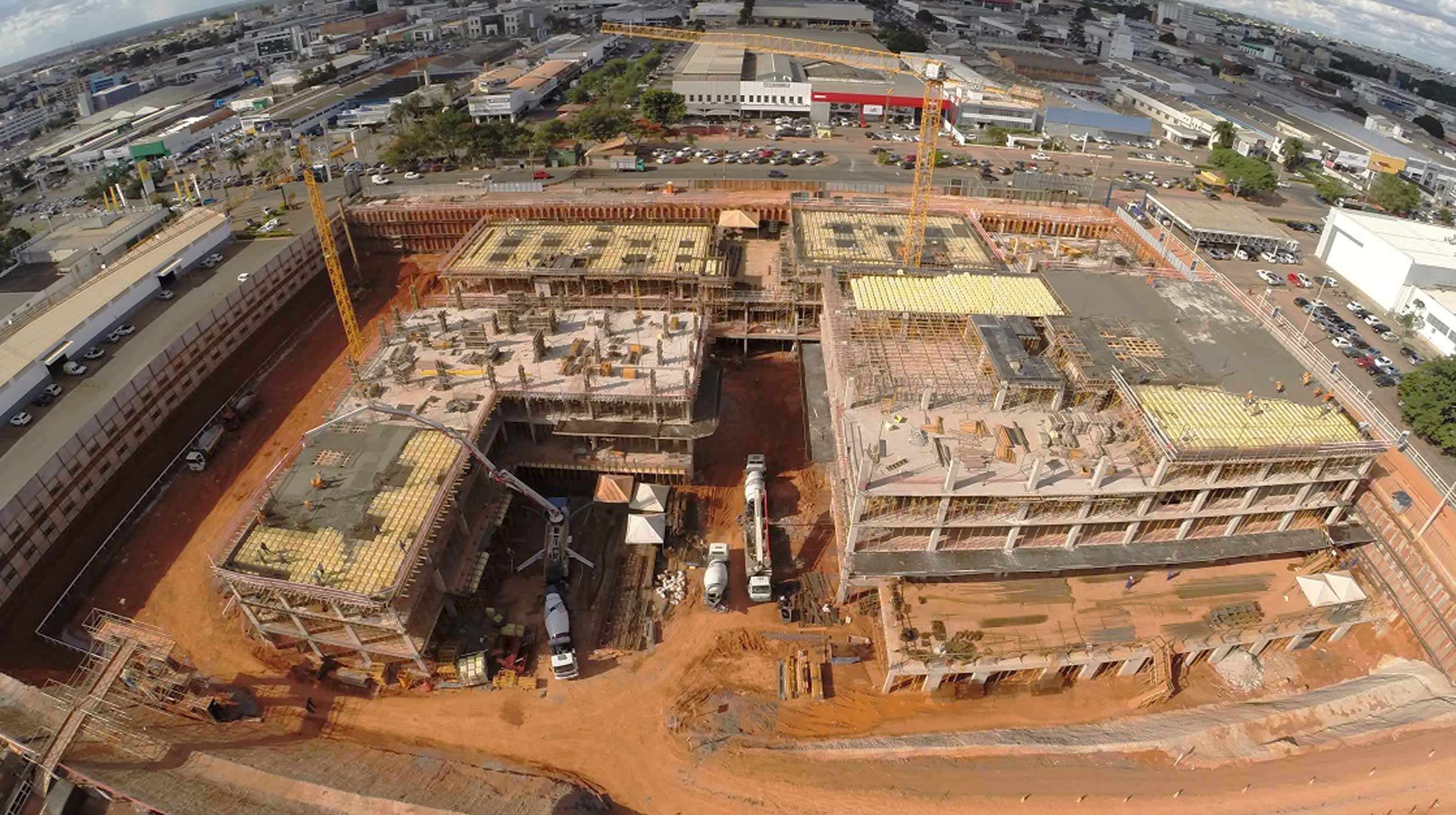 Um núcleo de integração entre empresas, serviços e pessoas, em volta de uma praça cercada de verde e espaços de convivência ao ar livre. Estamos falando do Praça Capital.