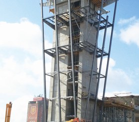 Torre Mirante do Centro de Exposições e Conderências, em Kielce, Polônia