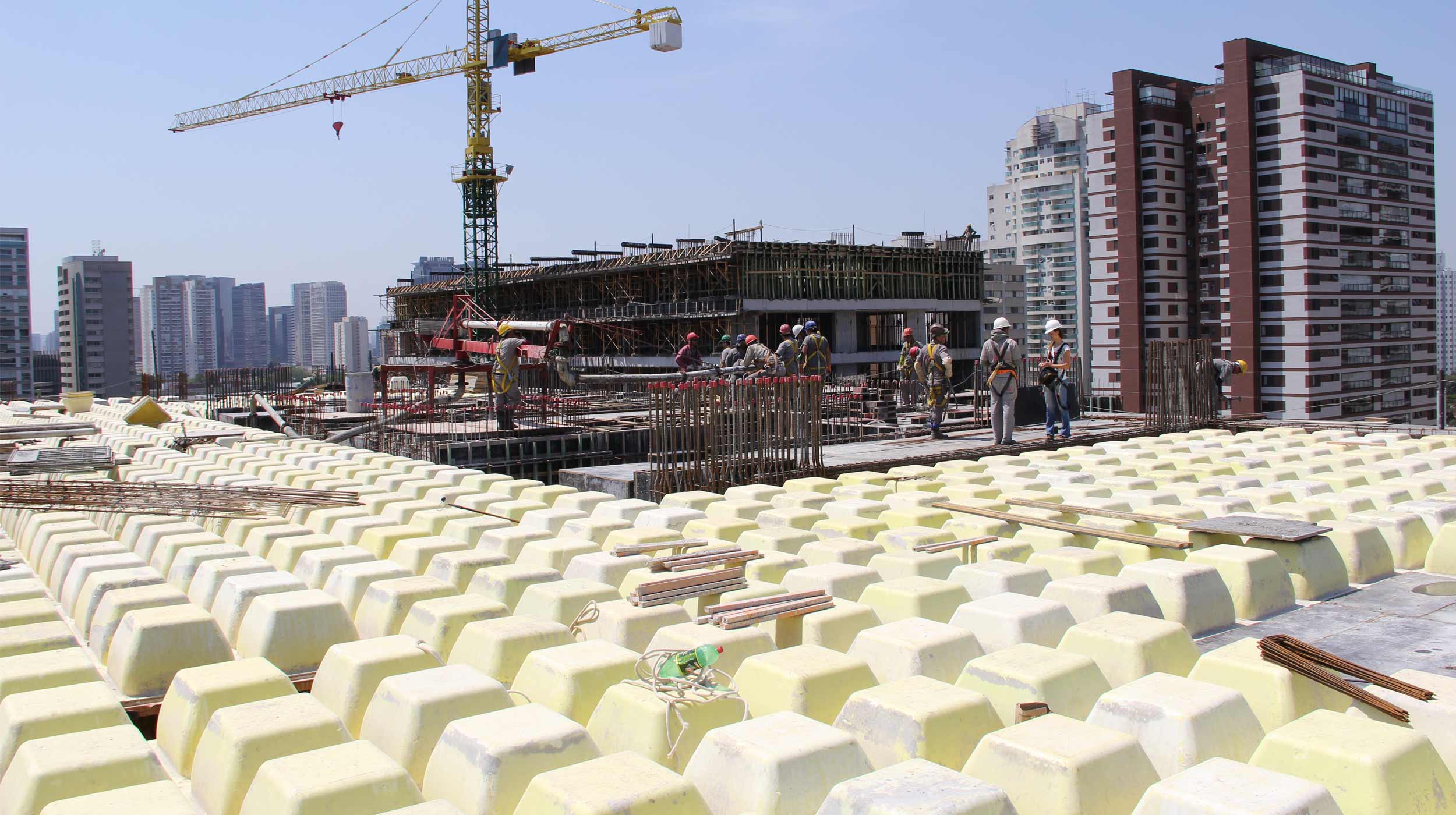 O empreendimento Urbanity, obra da Even Construtora, traz para São Paulo um complexo multiuso com a finalidade de reunir muitas possibilidades em um único lugar, agregando residenciais, escritórios, lajes corporativas e shopping.