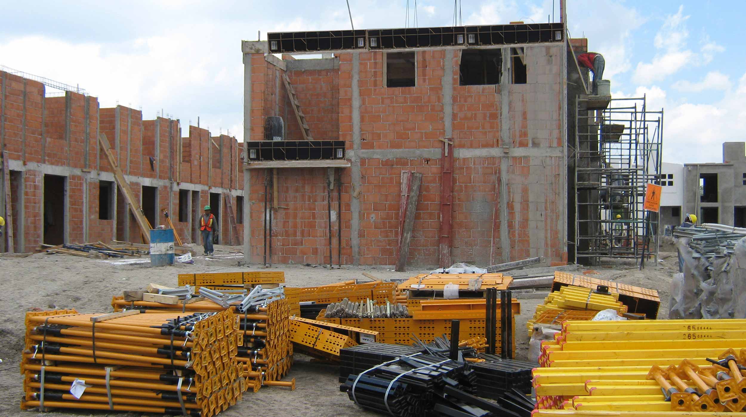 O Conjunto Residencial Bosques de Zinantepec está situado na cidade de Toluca dentro do setor para habitação de interesse social médio.