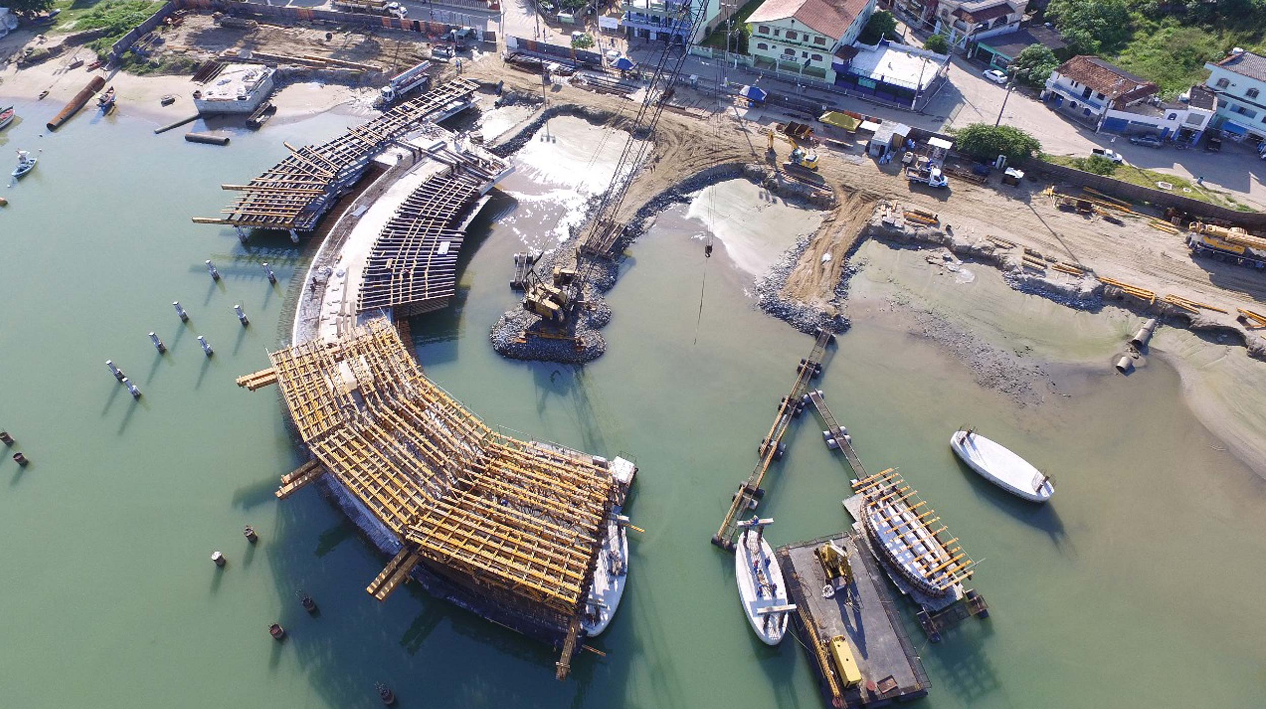 Uma das maiores obras em andamento no Espírito Santo está sendo realizada no munícipio de Itapemirim, na região sul do Estado.