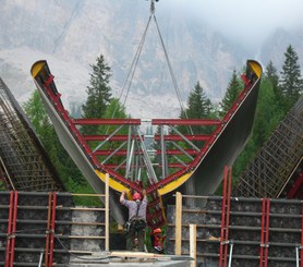 Ponte sobre o rio Rudavoi, Belluno, Itália