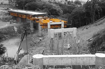 Ponte sobre o Rio Estreito, Santa Catarina, Brasil