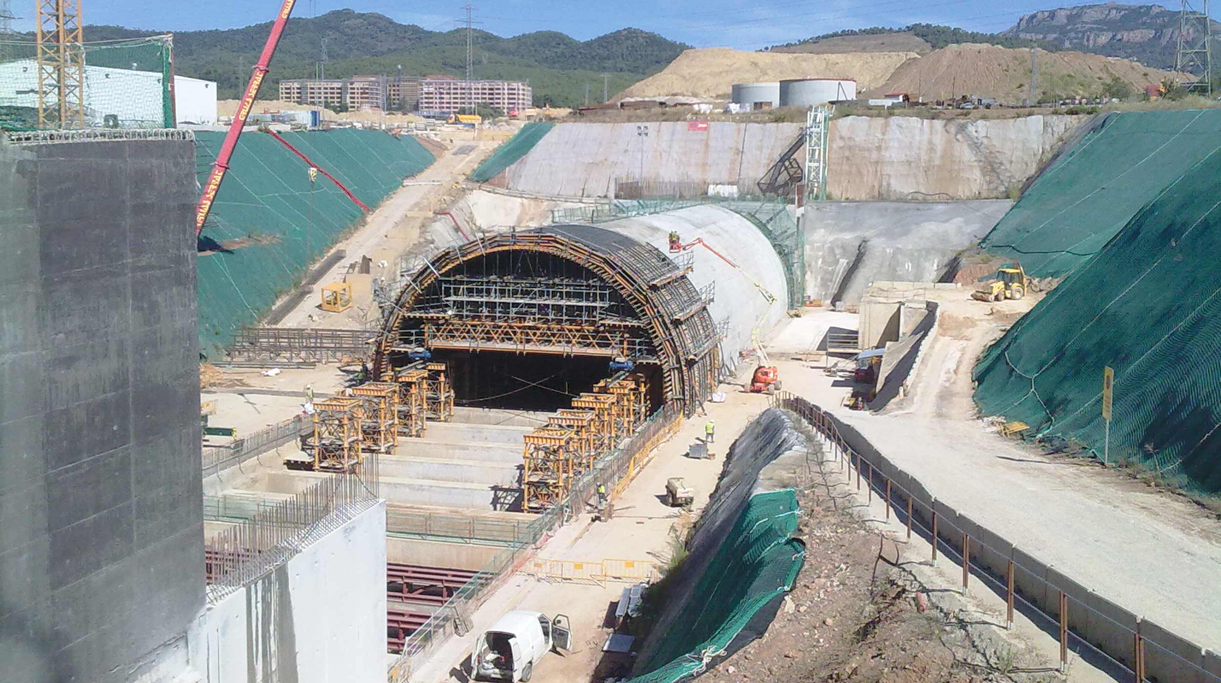 Este falso túnel faz parte de um projeto de renovação para o transporte público de Terrassa.