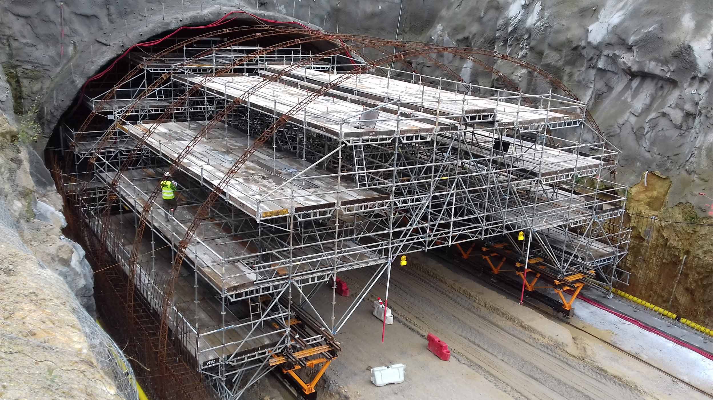 Com 19,2 m de largura, este túnel assim que concluído, vai se tornar o mais largo de toda a península ibérica.