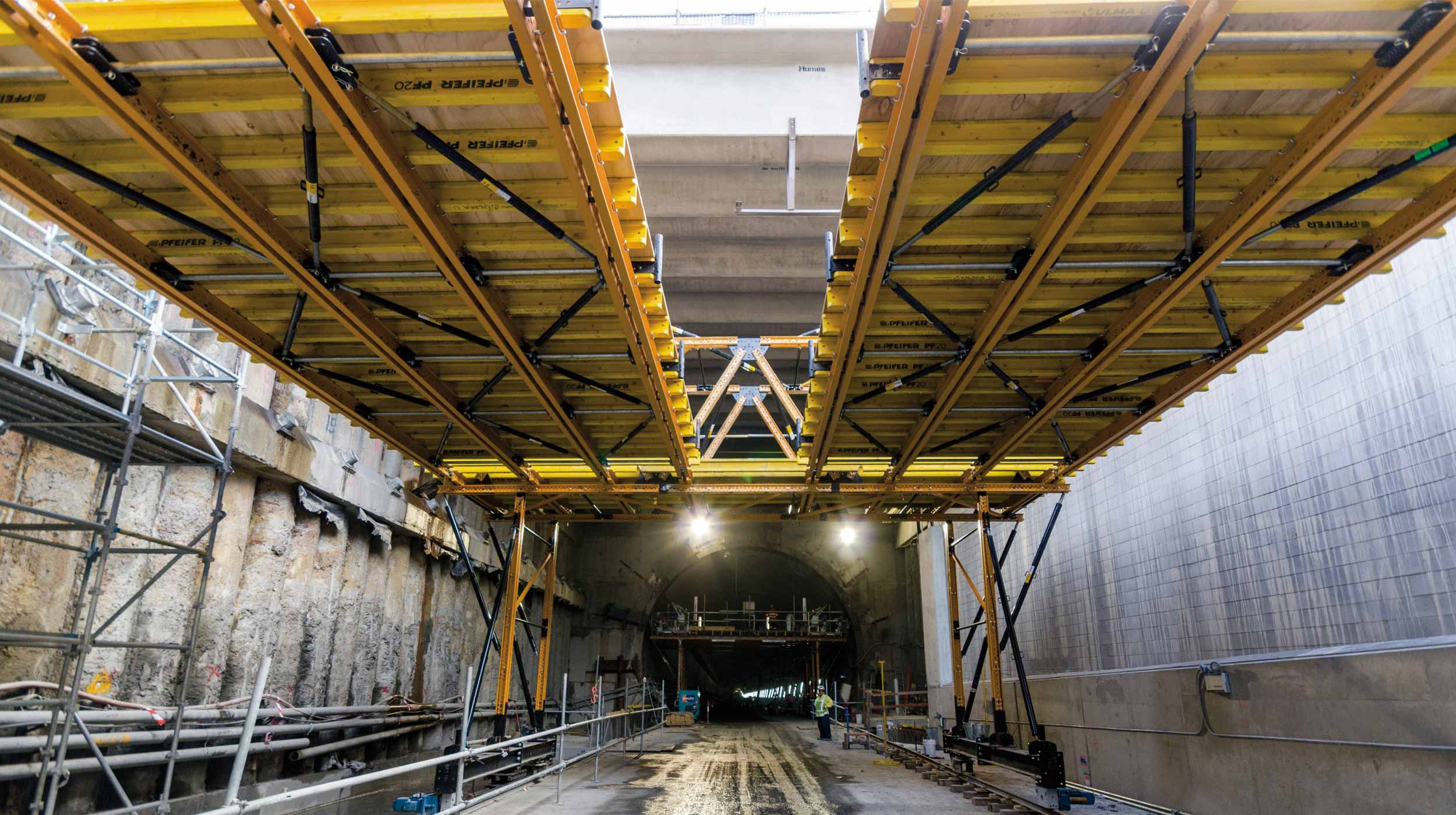 O túnel de Brisbane City Council’s Legacy Way com 4,6 km de extensão vai conectar duas das vias com mais tráfego na região.