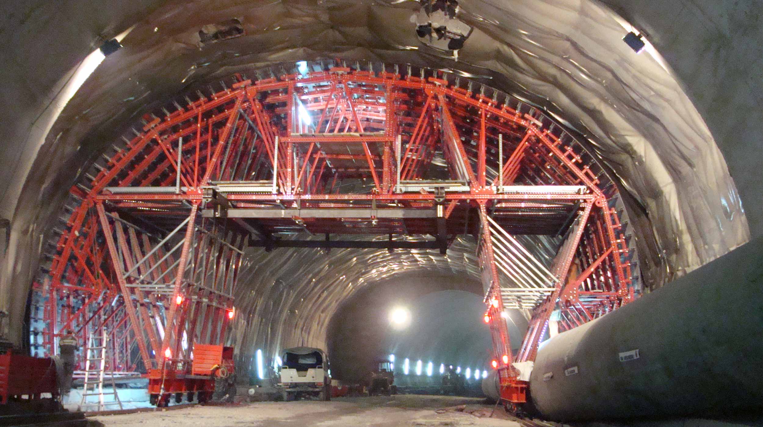 A execução deste túnel, sobretudo devido à sua largura, implicou num grande avanço na circulação do trânsito na zona de Pesaro.