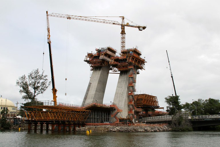 Autotrepante ATR na Ponte Estaiada Metro, Rio de Janeiro, Brasil