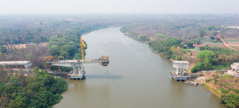 Sistema em balanço sucessivo vence vão 240m, mantendo a navegabilidade do Rio Cuiabá