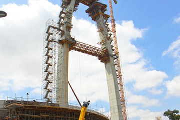 Fôrmas e escoramentos inovadores na ponte estaiada do Arco da Inovação