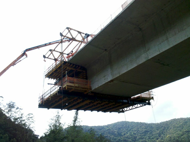 ULMA Construction oferece inovação tecnológica na duplicação da Serra do Cafezal